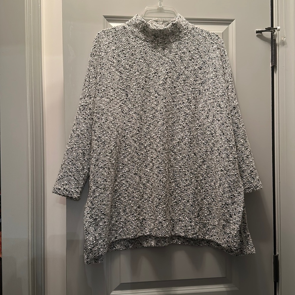 Loft Lou & Grey gray, black, and white sweater size medium